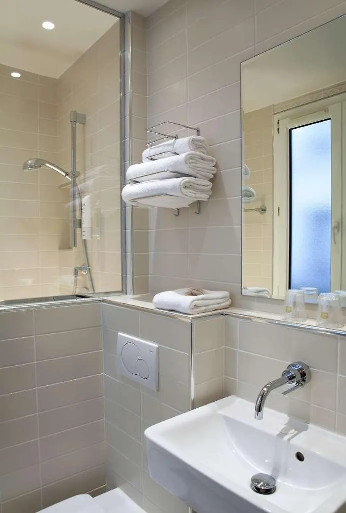 Hotel Timhotel Invalides Eiffel Paris