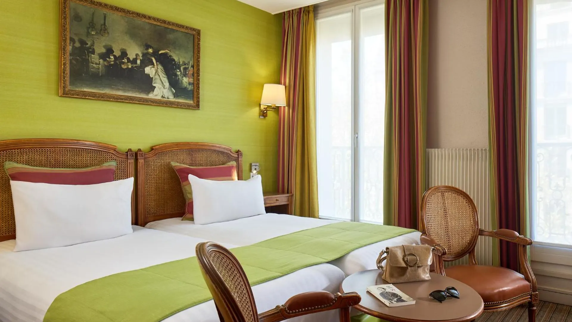 *** Hotel Timhotel Invalides Eiffel Paris France