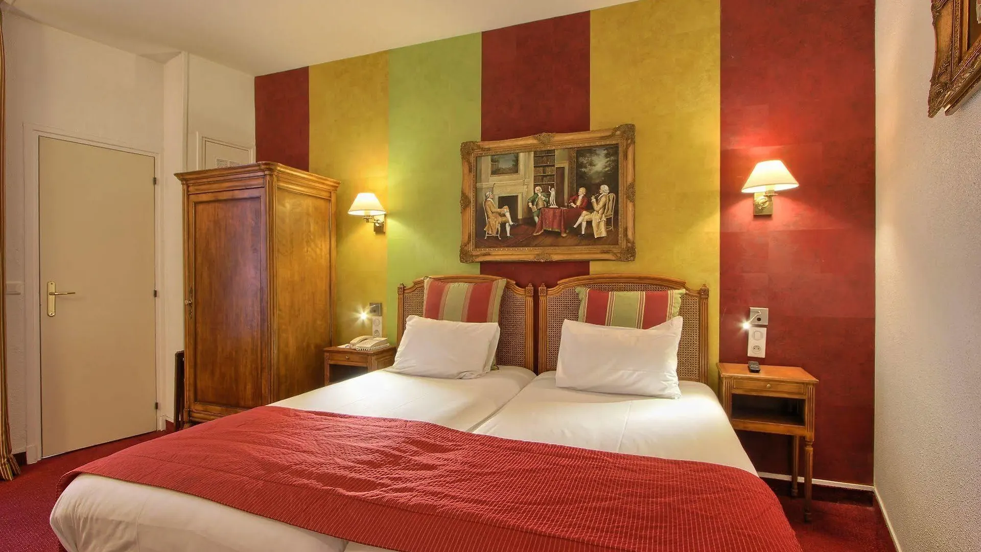 *** Hotel Timhotel Invalides Eiffel Paris France